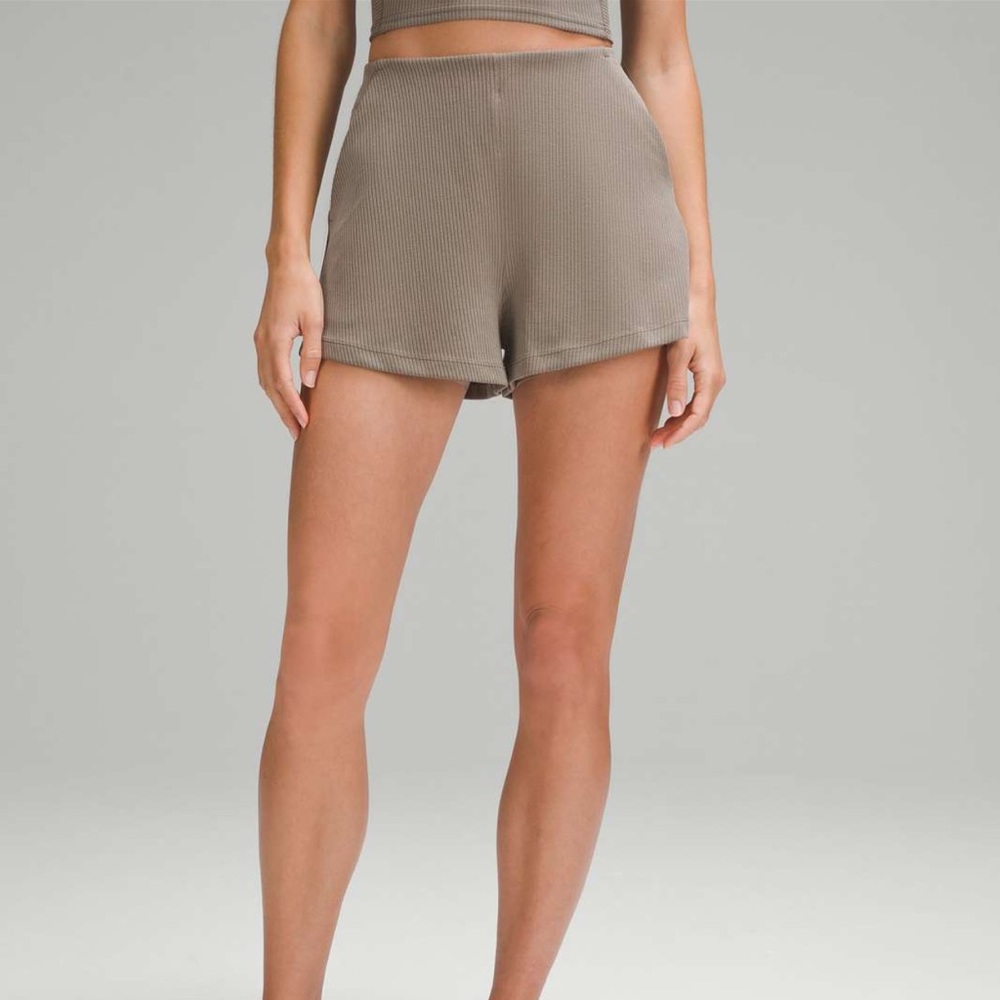 Lululemon Ribbed Softstreme High-Rise Short 2" - Nomad